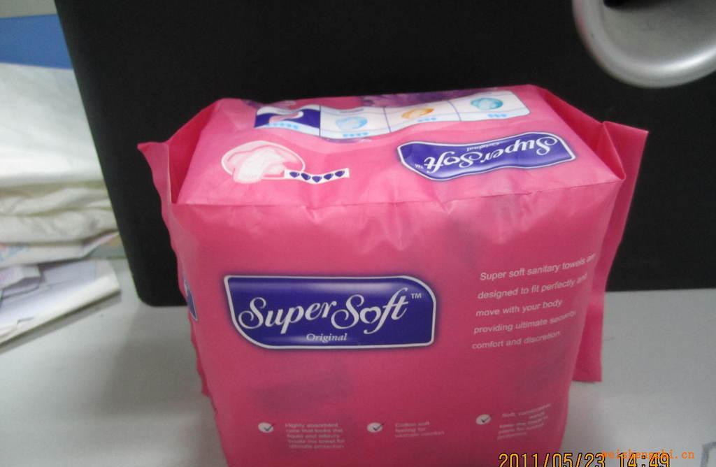 供應外貿supersoft衛(wèi)生巾出口衛(wèi)生巾加工進口材料衛(wèi)生巾批發(fā)