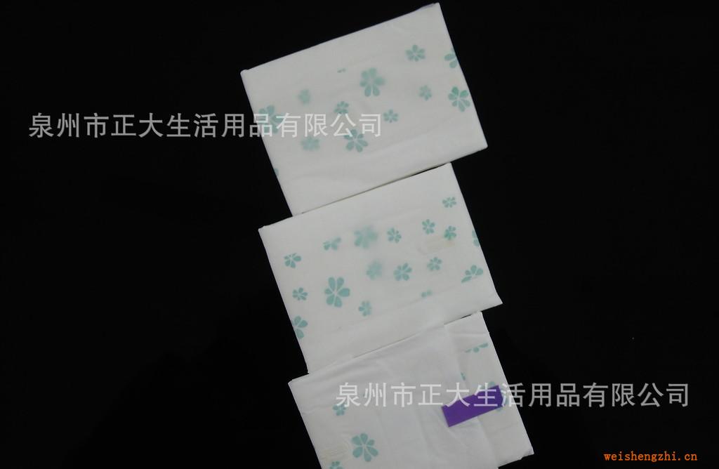 衛(wèi)生巾廠(chǎng)家生產(chǎn)供應(yīng)高檔負(fù)離子衛(wèi)生巾夜用棉面加工出口外貿(mào)