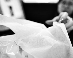 生活用紙大佬的兩個(gè)兩難