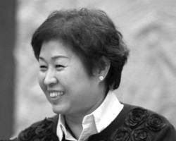 一張紙漲幾分錢(qián)，昔日女首富歸來(lái)