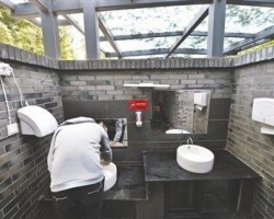 震驚?。?！成都人民公園公廁一天蒸發(fā)１５００卷衛(wèi)生紙?。?！