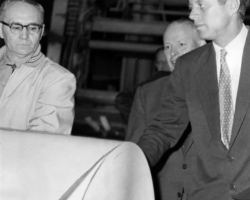 美國(guó)128年歷史老紙企突然關(guān)門(mén)