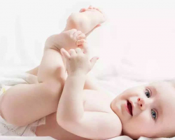 新打開的紙尿褲有味道，這正常嗎？