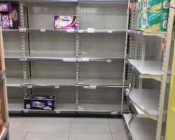 口罩、大米、衛(wèi)生紙……民眾現(xiàn)恐慌性搶購(gòu) 泰國(guó)提高口罩產(chǎn)能并由政府管控